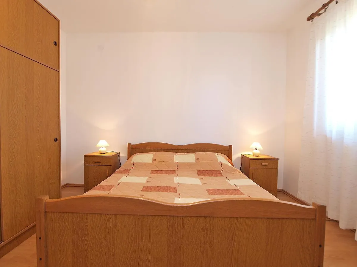 Apartments Mate 909 Fazana Croatia